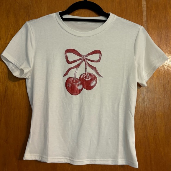 BABY TEE - NWT Size small - Picture 7 of 7